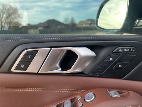 Used 2023 BMW X7 xDrive40i w/ M Sport Package image 10