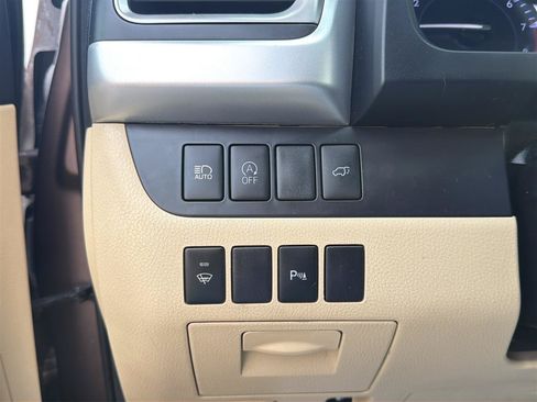 Used 2017 Toyota Highlander AWD V6 image 34