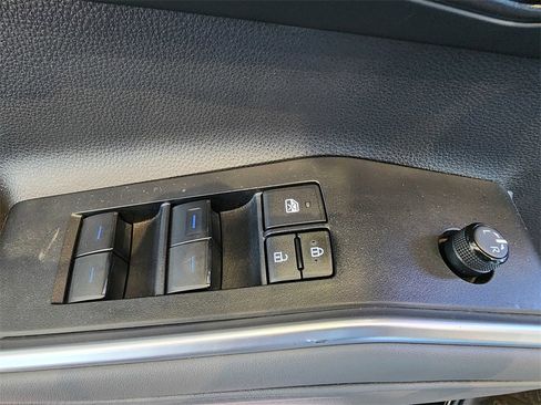 Used 2022 Toyota Highlander XLE image 16