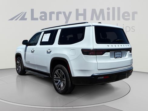 Used 2025 Jeep Wagoneer 4WD image 3