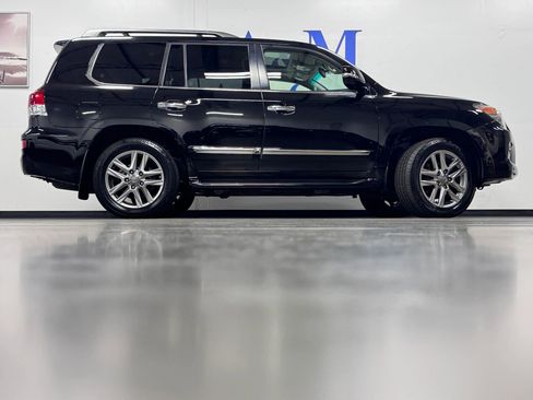 Used 2014 Lexus LX 570 4WD w/ Luxury Package image 3