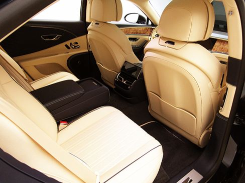 Used 2022 Bentley Flying Spur V8 AWD/4WD image 30