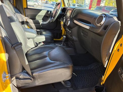 Used 2015 Jeep Wrangler Unlimited Sahara image 15