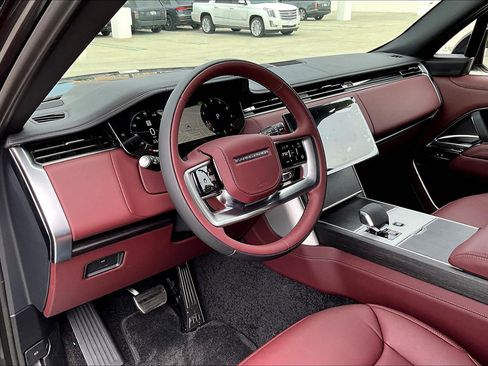 New 2025 Land Rover Range Rover SE image 5