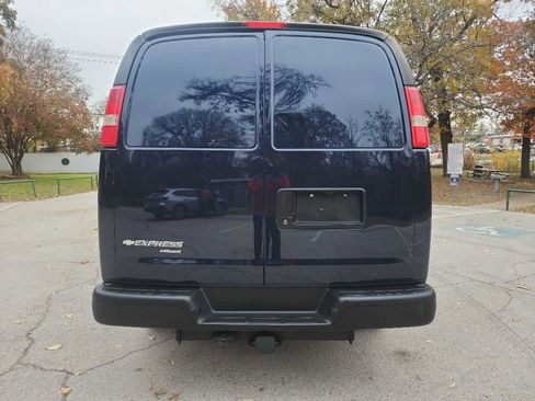Used 2015 Chevrolet Express 2500 w/ Cold Climate Package image 9