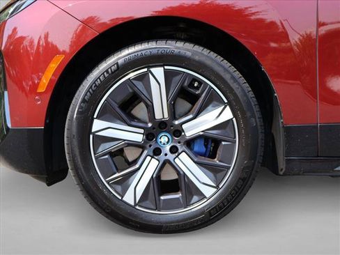 Used 2023 BMW iX xDrive50 w/ Sport Package AWD/4WD image 28