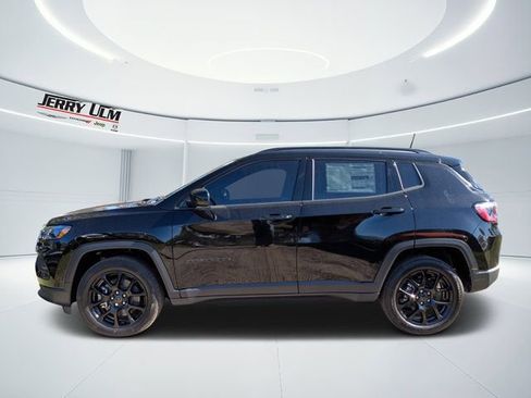 New 2026 Jeep Compass Latitude image 6