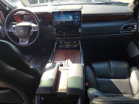 Used 2022 Lincoln Navigator Reserve image 19