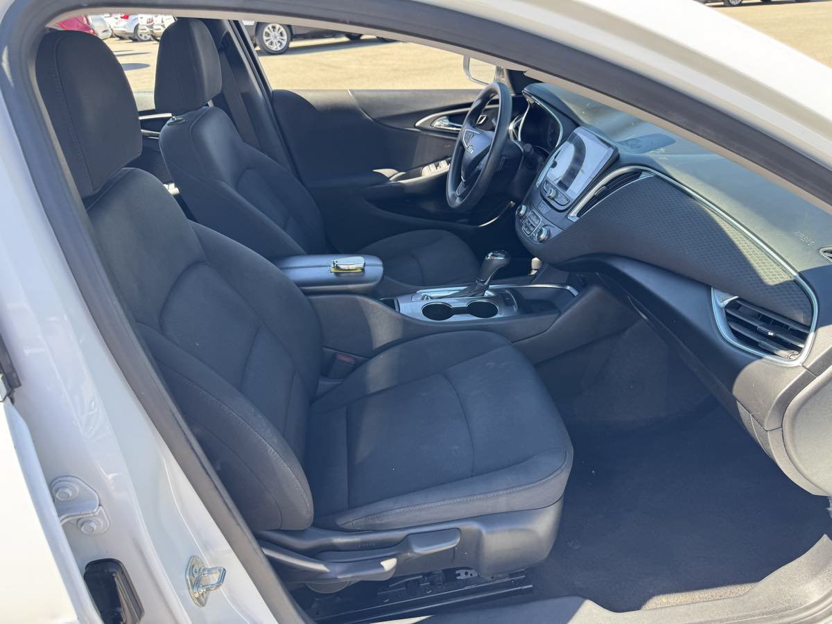 Used 2020 Chevrolet Malibu LT FWD image 12