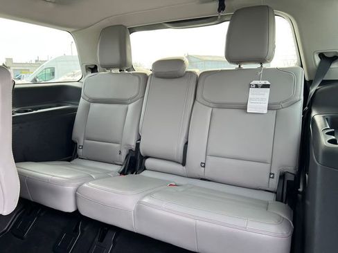 Certified 2025 Ford Expedition Active image 7