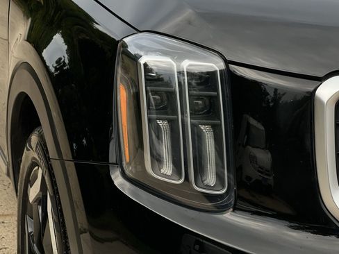 Used 2024 Kia Telluride EX w/ EX Captain's Chair Package AWD/4WD image 13