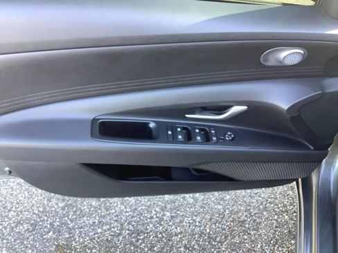 Certified 2025 Hyundai Elantra SE w/ Cargo Package image 9