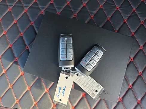 Used 2023 Genesis GV70 2.5T Sport Prestige w/ Sport Prestige Package image 11