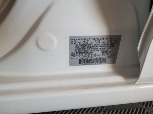 Used 2025 Nissan Versa S w/ Trunk Package FWD image 33