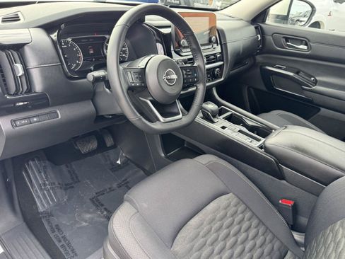 Used 2022 Nissan Pathfinder SV FWD image 17