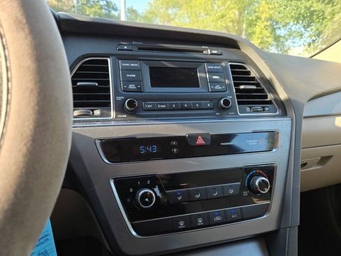 Used 2015 Hyundai Sonata SE FWD image 16