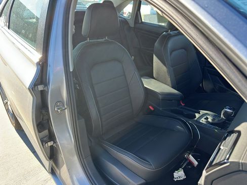 Used 2024 Volkswagen Jetta SE w/ Panoramic Sunroof Package image 30