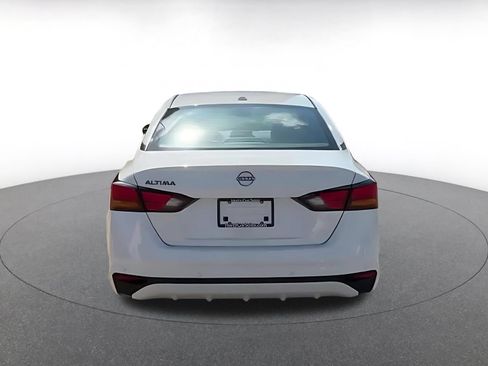 Used 2025 Nissan Altima 2.5 SV FWD image 12