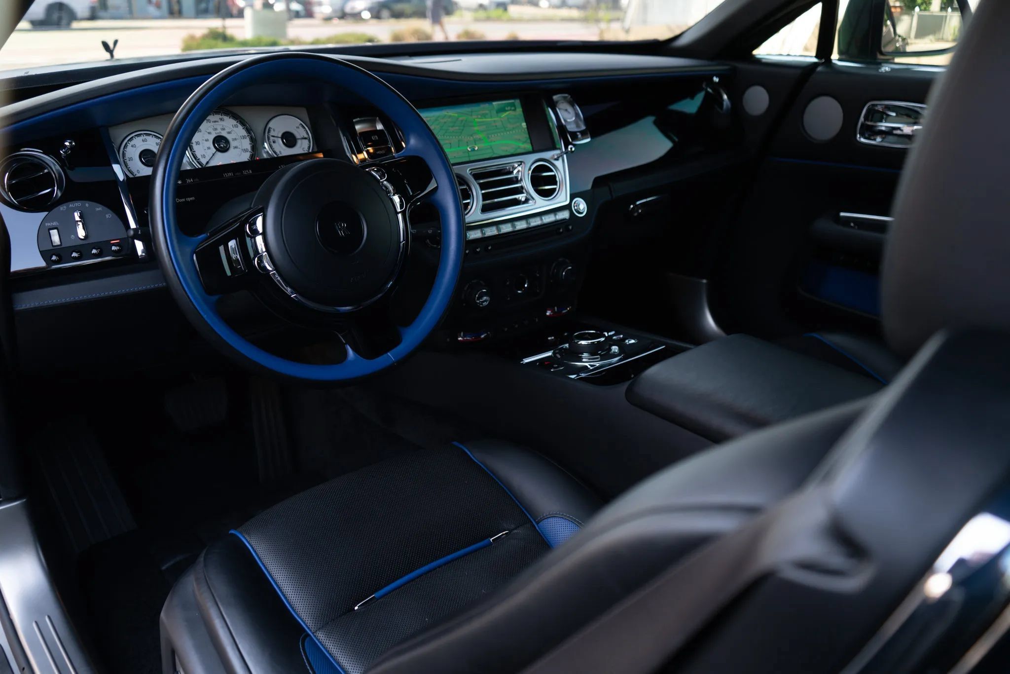 Used 2017 Rolls-Royce Dawn RWD image 56