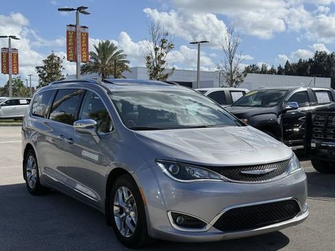 Used 2018 Chrysler Pacifica Limited FWD image 4