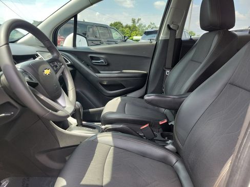 Used 2022 Chevrolet Trax LT w/ LT Convenience Package FWD image 5