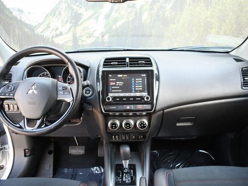 Used 2025 Mitsubishi Outlander Sport AWD image 18