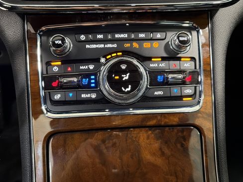 Used 2017 Lincoln Continental Reserve w/ Technology Package FWD image 17