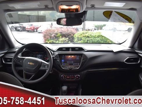 Used 2023 Chevrolet TrailBlazer LT w/ Convenience Package FWD image 3