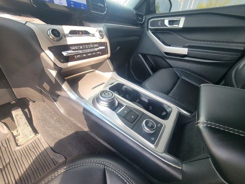 Used 2023 Ford Explorer XLT w/ Equipment Group 202A image 22