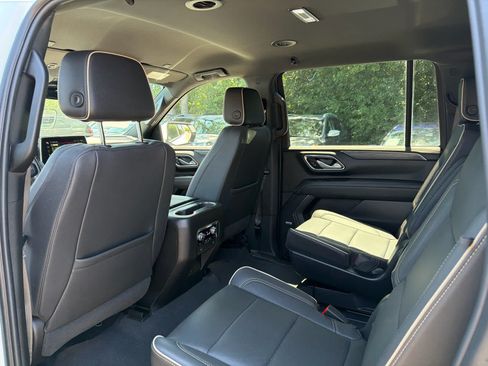 Used 2023 GMC Yukon XL SLT w/ SLT Luxury Package AWD/4WD image 6