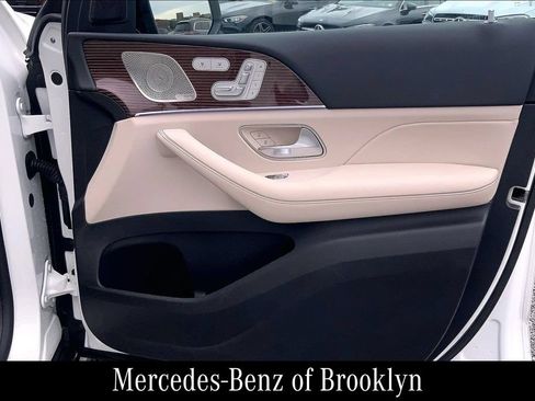 Used 2022 Mercedes-Benz GLS 450 4MATIC image 24