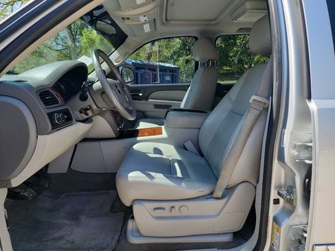 Used 2013 Chevrolet Avalanche LTZ image 21