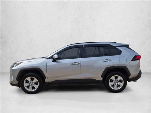 Used 2021 Toyota RAV4 XLE w/ Convenience Package FWD image 7