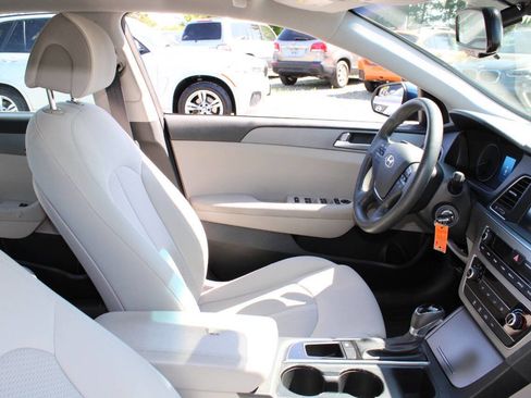 Used 2016 Hyundai Sonata SE FWD image 11