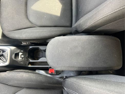 Used 2021 Jeep Renegade Sport image 18