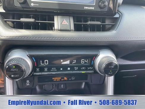 Used 2022 Toyota RAV4 LE AWD/4WD image 23