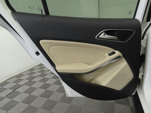 Used 2018 Mercedes-Benz GLA 250 image 24