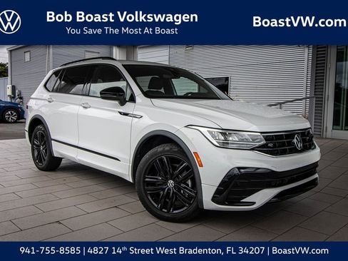 Used 2022 Volkswagen Tiguan SE R-Line FWD image 1