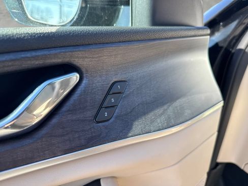 Used 2025 Jeep Grand Cherokee Limited AWD/4WD image 15