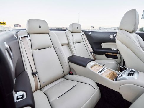 Used 2017 Rolls-Royce Dawn image 40