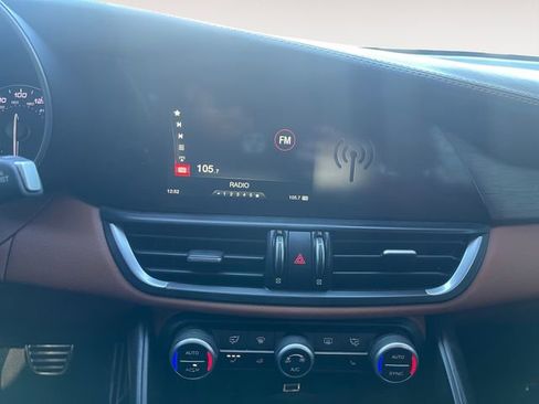 Used 2018 Alfa Romeo Giulia Ti w/ Quick Order Package 22X Lusso image 19