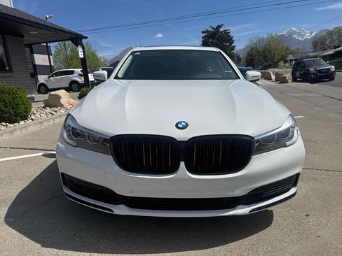 Used 2019 BMW 740i xDrive image 2