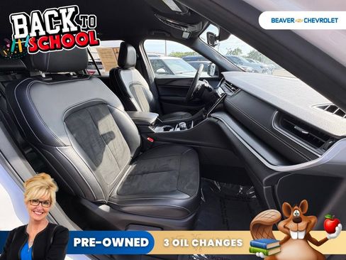 Used 2025 Jeep Grand Cherokee Altitude AWD/4WD image 24
