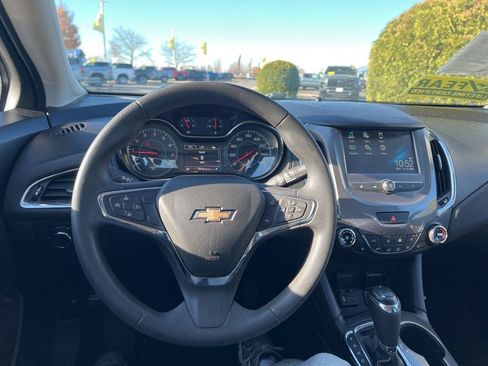 Used 2017 Chevrolet Cruze LT w/ Convenience Package image 23