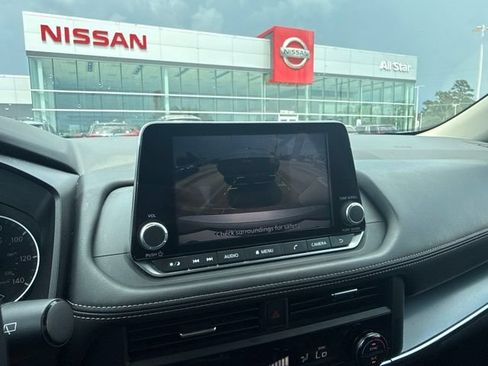 Used 2025 Nissan Rogue SV FWD image 17