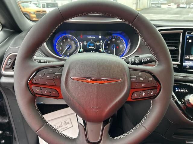 New 2026 Chrysler Pacifica Select w/ S Appearance Package AWD/4WD image 36