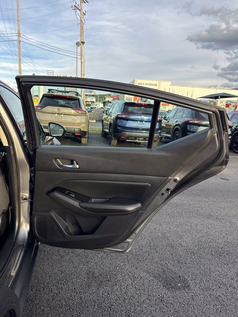 Used 2020 Nissan Altima 2.5 SV FWD image 18