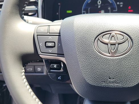 Used 2026 Toyota Camry SE w/ Convenience Package FWD image 19