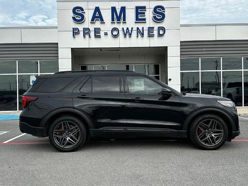 Certified 2025 Ford Explorer ST AWD/4WD image 2