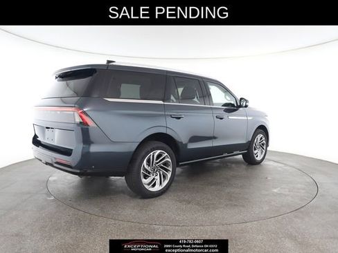 Used 2025 Lincoln Navigator Reserve AWD/4WD image 18